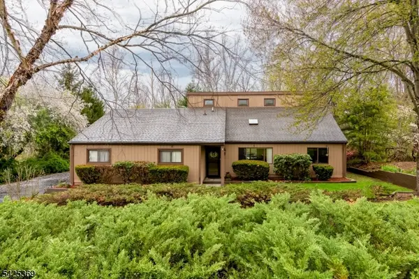 11 Fox Run Road, Glen Gardner Boro, NJ 08826