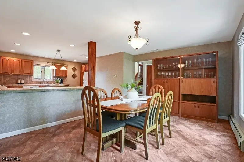 12 Emerald Ct, Clark, NJ 07066 - #3