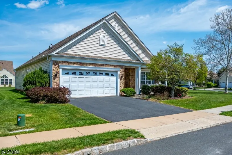 281 Longwood Ln, Franklin, NJ 08873 - #2