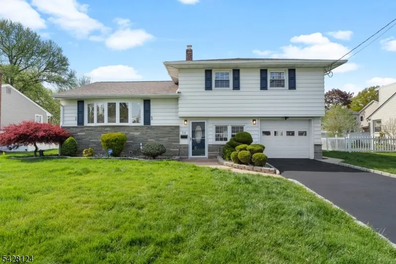 36 Charles St, Clark, NJ 07066 - #2