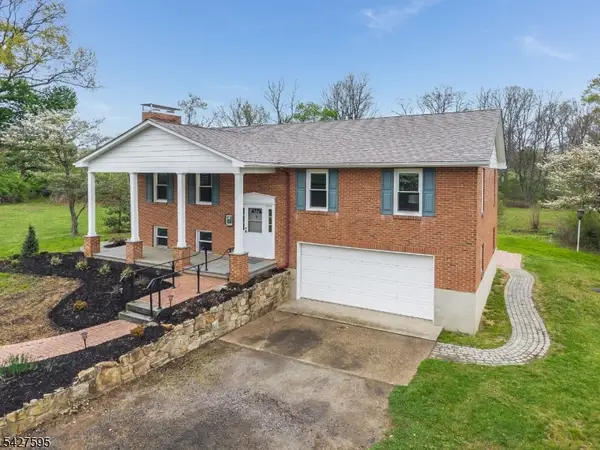 34 Berk Ln, Lebanon Twp., NJ 08826