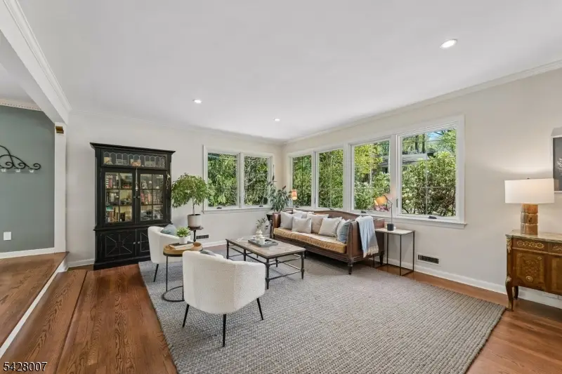 29 Knob Hill Dr, Summit, NJ 07901 - #3