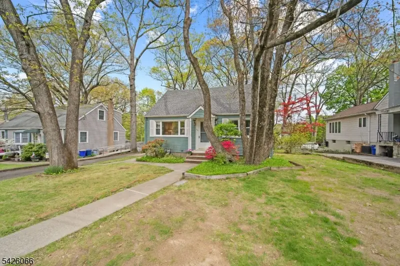 34 Zimmer Ave, Midland Park, NJ 07432 - #2