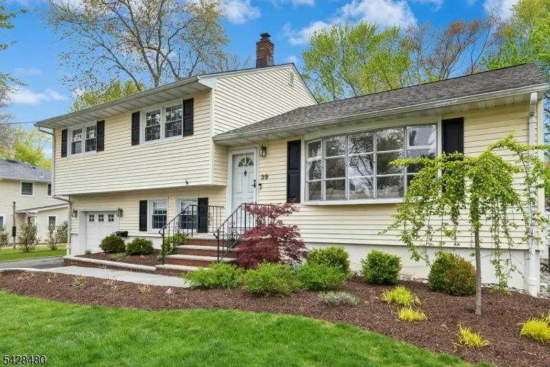39 Surrey Ln, Berkeley Heights, NJ 07922 - #1