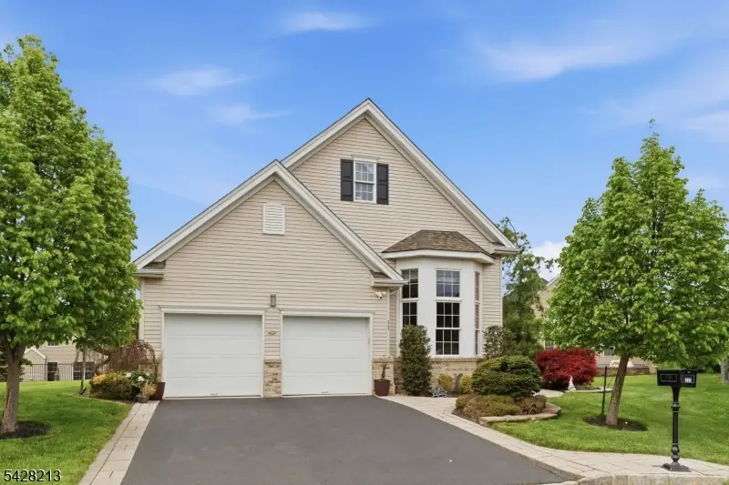 11 Burr Pl, Franklin, NJ 08873 - #1