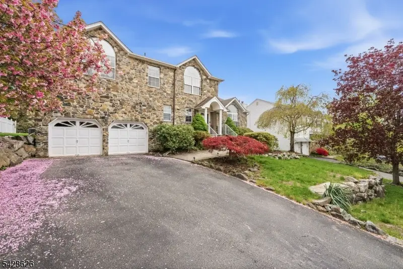 30 Elinora Dr, Wanaque, NJ 07465 - #2