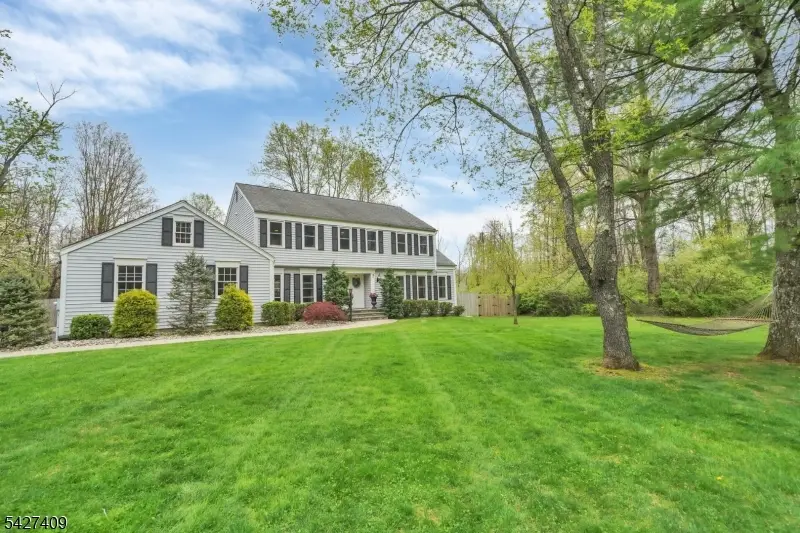 5 Fieldstone Dr, Long Valley, NJ 07853 - #1