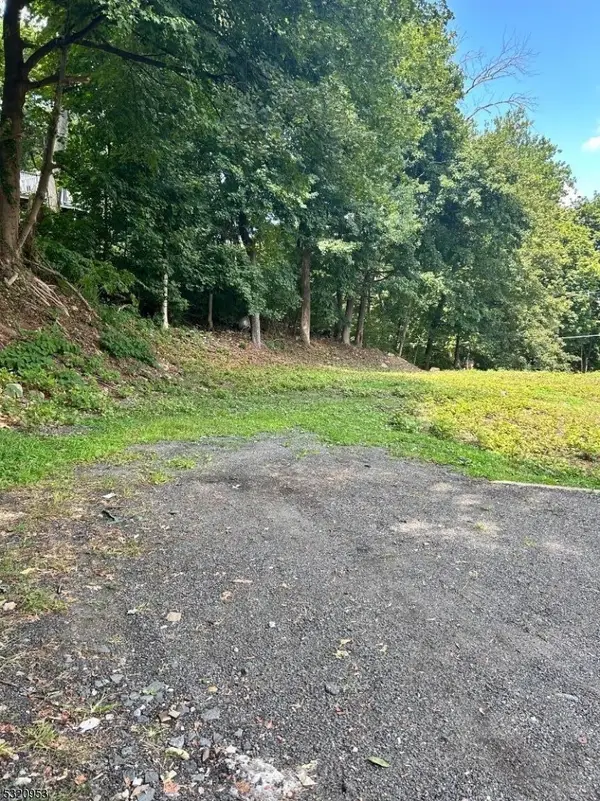 142 W Blackwell St, Dover Town, NJ 07801