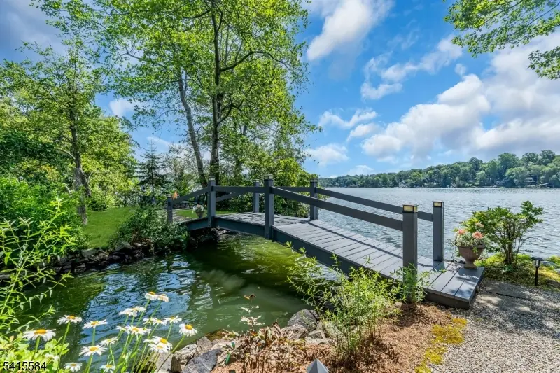 29 Air Castle Isle, Hopatcong, NJ 07843 - #3