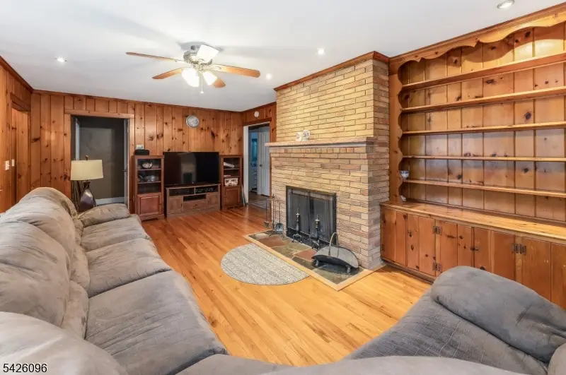 9 Broad St, Stockton, NJ 08559 - #3