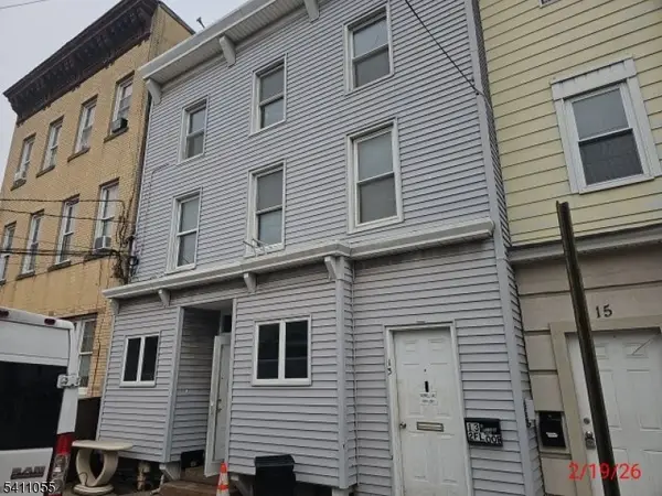 13 Cottage St, Bayonne City, NJ 07002