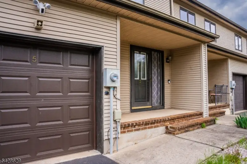 5 Elm Ter, Raritan, NJ 08822 - #3