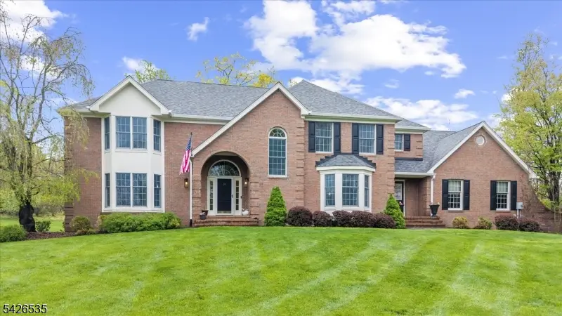 27 Shy Creek Rd, Pittstown, NJ 08867 - #1