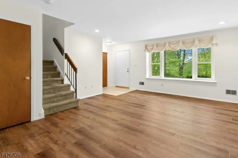 12 Harwich Ct, Scotch Plains, NJ 07076 - #3