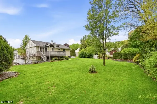 15 Fairview Ave, Newton Town, NJ 07860