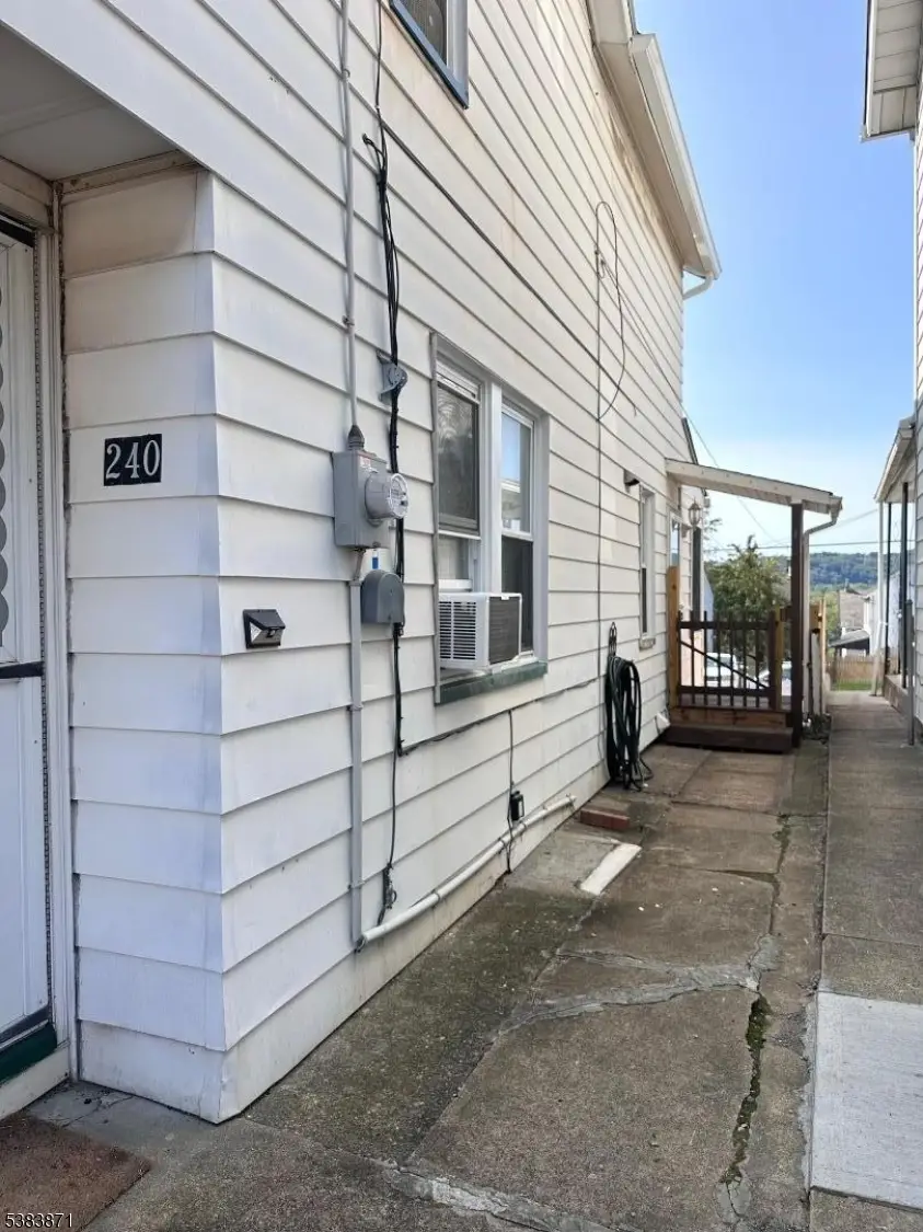 240 Chambers St, Phillipsburg, NJ 08865 - #2