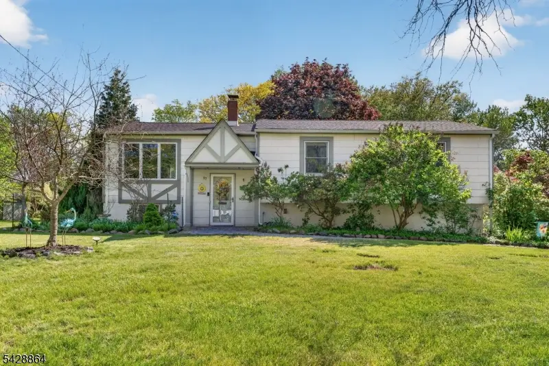 17 Lynn Ct, Hillsborough, NJ 08844 - #1