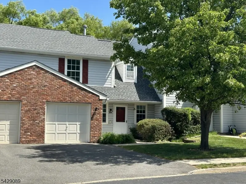 251 Hyde Park Rd, Franklin, NJ 08873 - #1