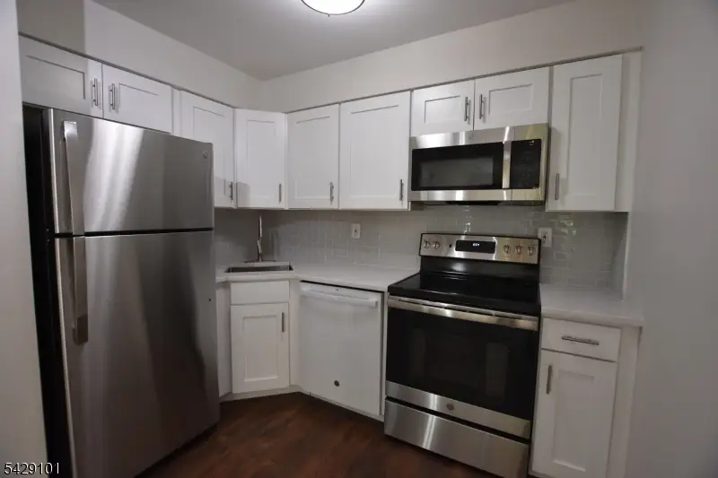 24 Sunrise Dr, Whippany, NJ 07981 - #1