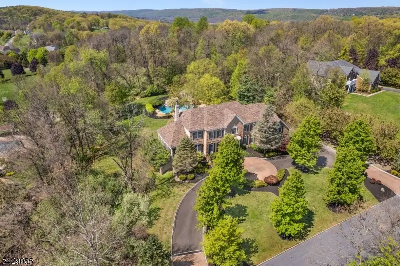 17 Carlisle Ct, Chester, NJ 07930 - #2