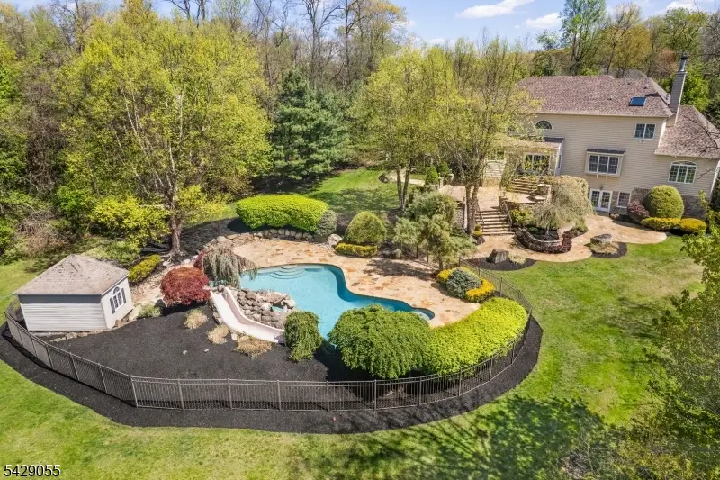 17 Carlisle Ct, Chester, NJ 07930 - #3