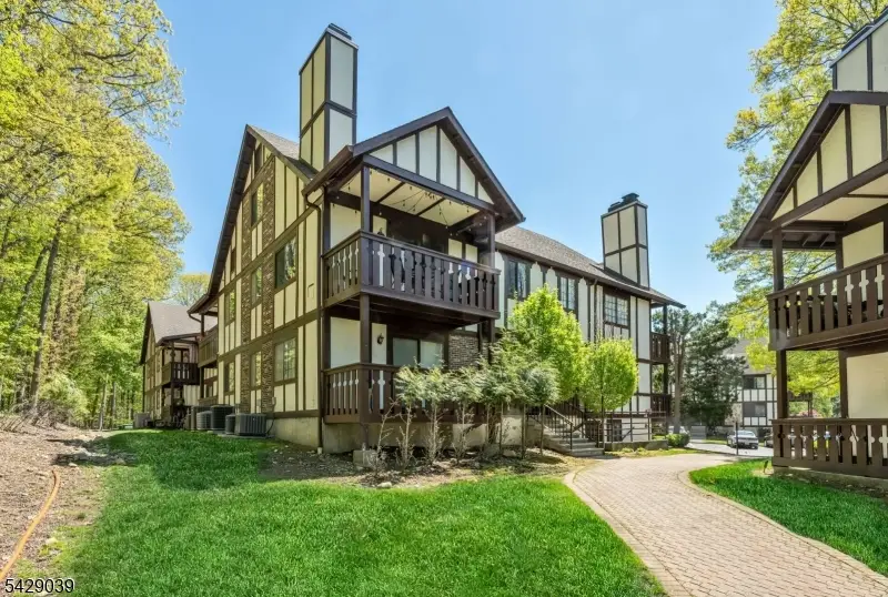 3202 Stowe Ln, Mahwah, NJ 07430 - #2