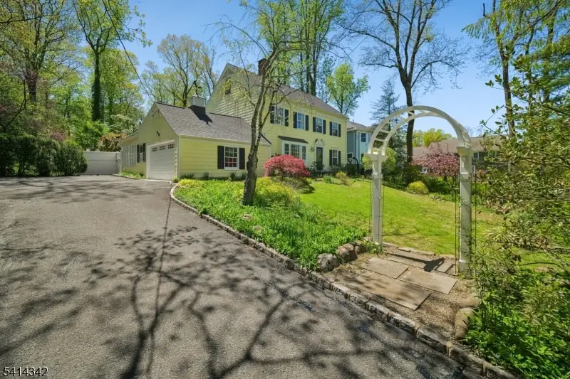 638 Mountain Ave, Berkeley Heights, NJ 07922 - #1