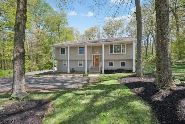 11 Knoll Dr, Denville Twp., NJ 07866