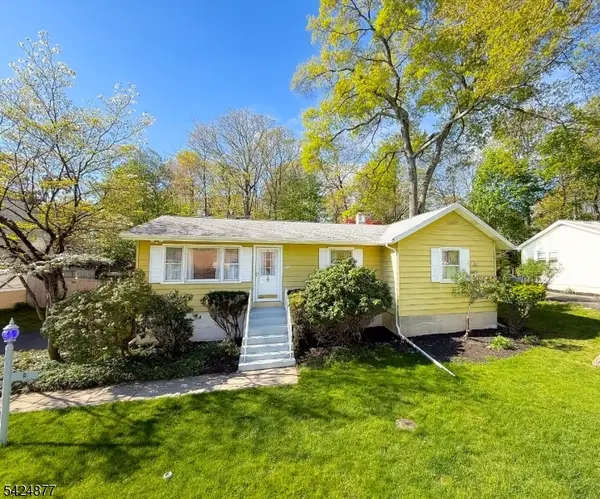 8 Dale Trl, Hopatcong Boro, NJ 07843