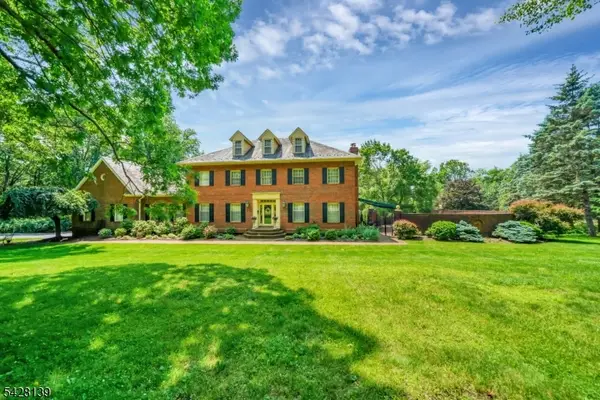 8 Chestnut St, Washington Twp., NJ 07853