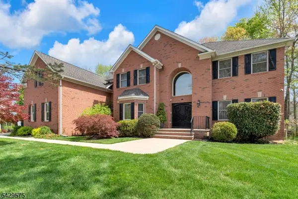 23 Yellowstone Dr, Old Bridge Twp., NJ 08857