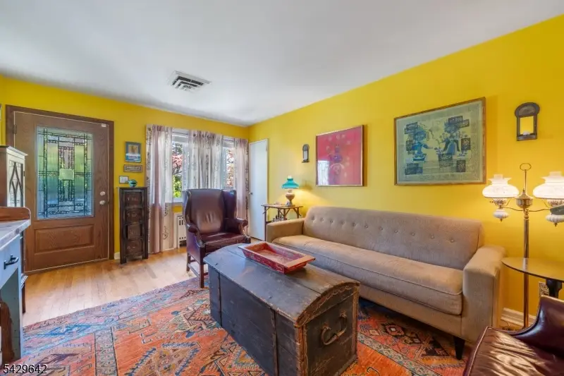 13 Lockwood Dr, Clifton, NJ 07013 - #3