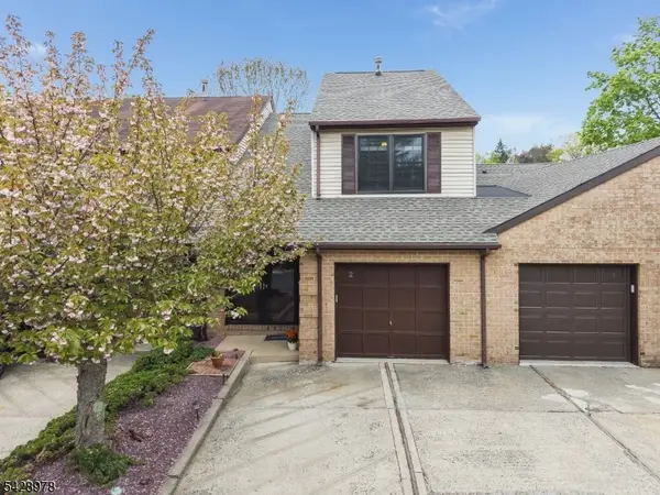 2 Daniel Ct, Lebanon Boro, NJ 08833