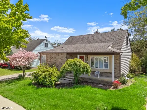 43 Elmwood Dr, Clifton City, NJ 07013