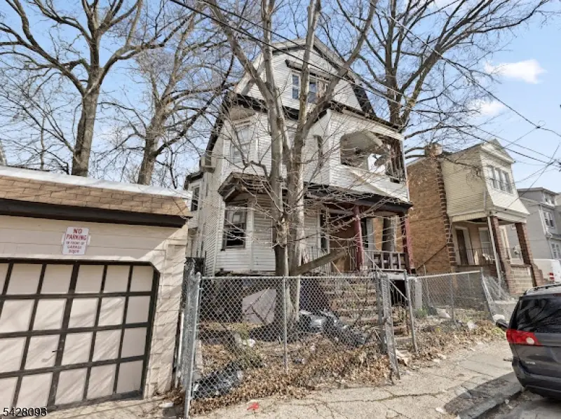 18 Roosevelt Ter, Irvington, NJ 07111 - #1