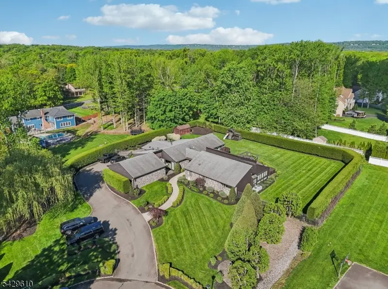 15 Laurie Ct, Scotch Plains, NJ 07076 - #2