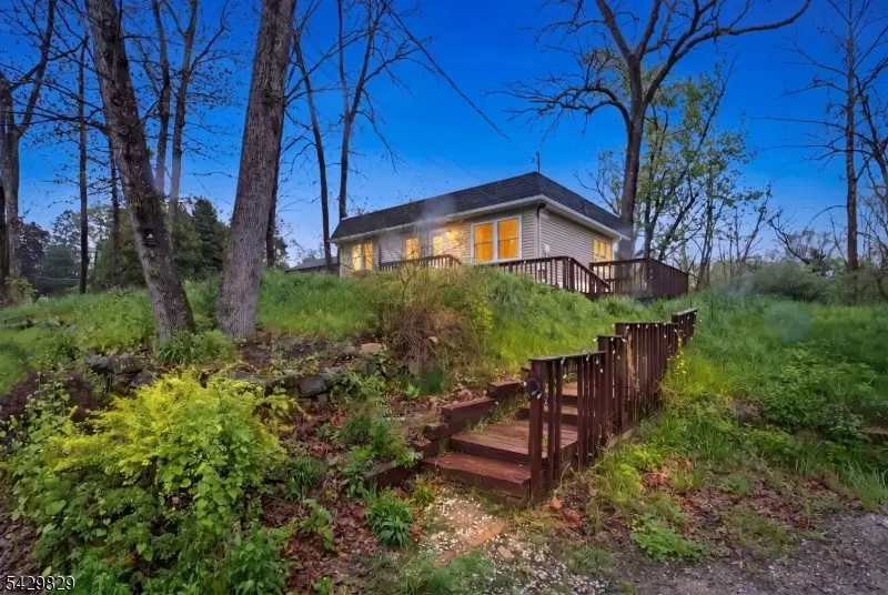 912 E Walnut Dr, Stillwater, NJ 07860 - #2