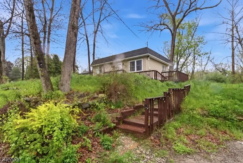912 E Walnut Dr, Stillwater, NJ 07860 - #3