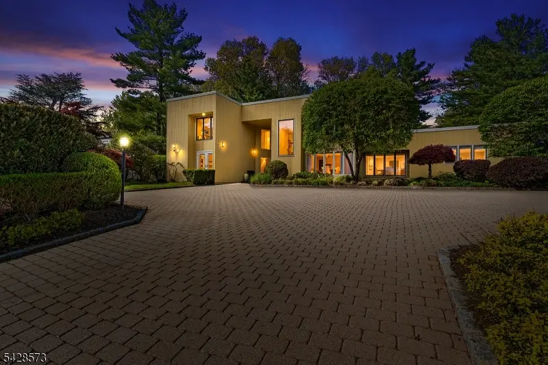 37 Hemlock Rd, Livingston, NJ 07039 - #1