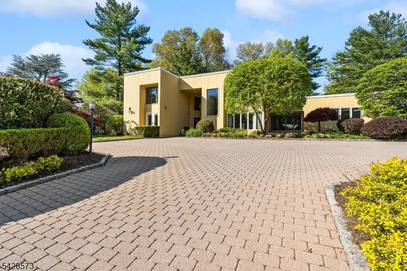 37 Hemlock Rd, Livingston, NJ 07039 - #2