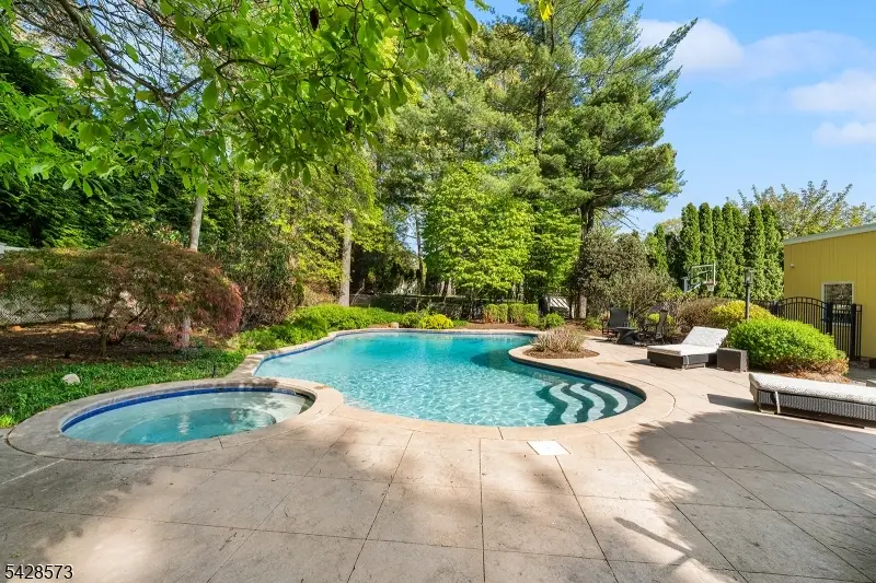 37 Hemlock Rd, Livingston, NJ 07039 - #3