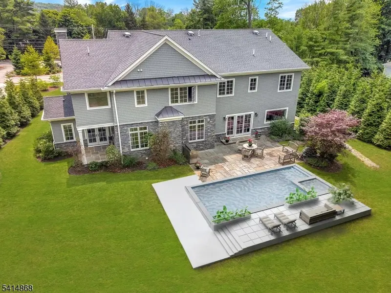 1 Cora Way, Millburn, NJ 07078 - #2