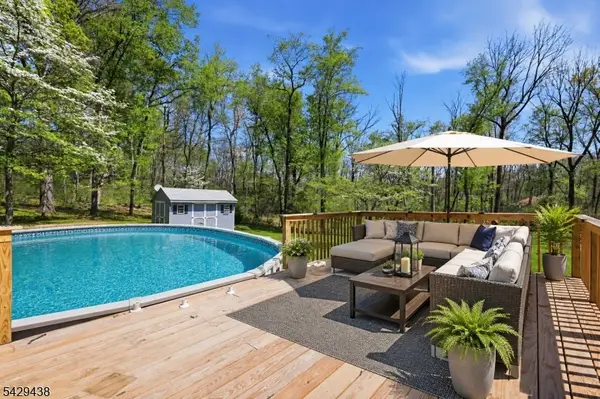 11 Victoria Crossing Rd, Knowlton Twp., NJ 07832