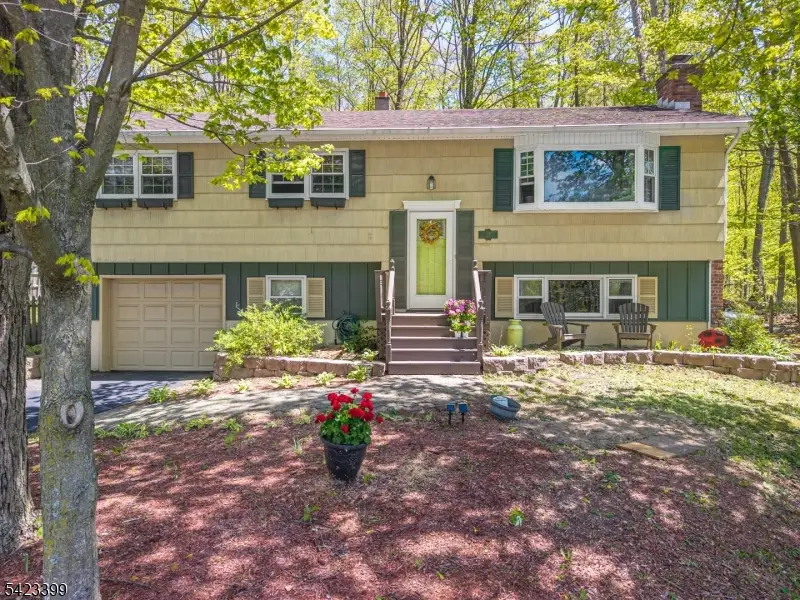 31 Lounsberry Hollow Rd, Vernon Valley, NJ 07462 - #2