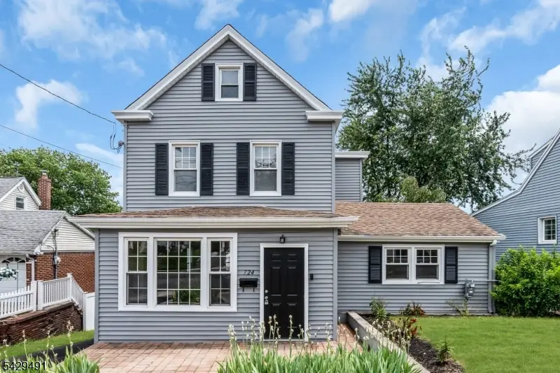 724 3rd St, Lyndhurst, NJ 07071 - #1