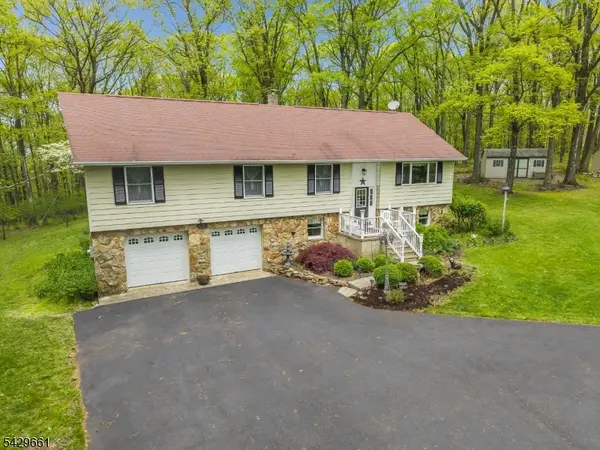 87 Buckhorn Dr, White Twp., NJ 07823
