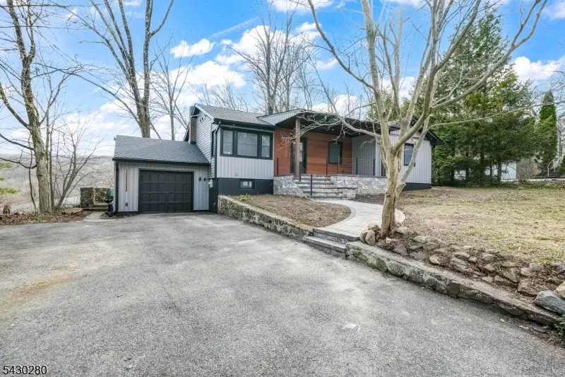 132 Upper High Crest Dr, Macopin, NJ 07480 - #1