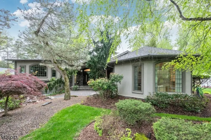 31 Sherwood Dr, Hillsdale, NJ 07642 - #1