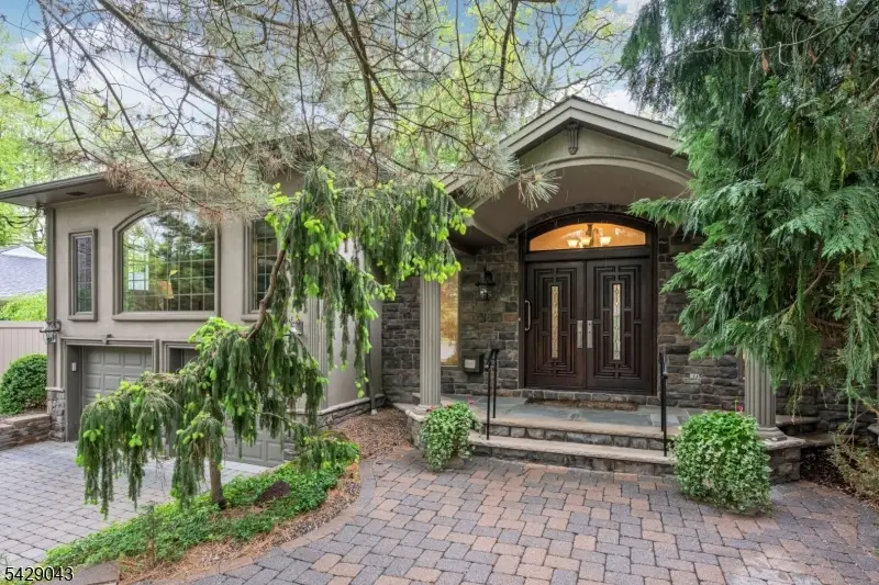31 Sherwood Dr, Hillsdale, NJ 07642 - #2