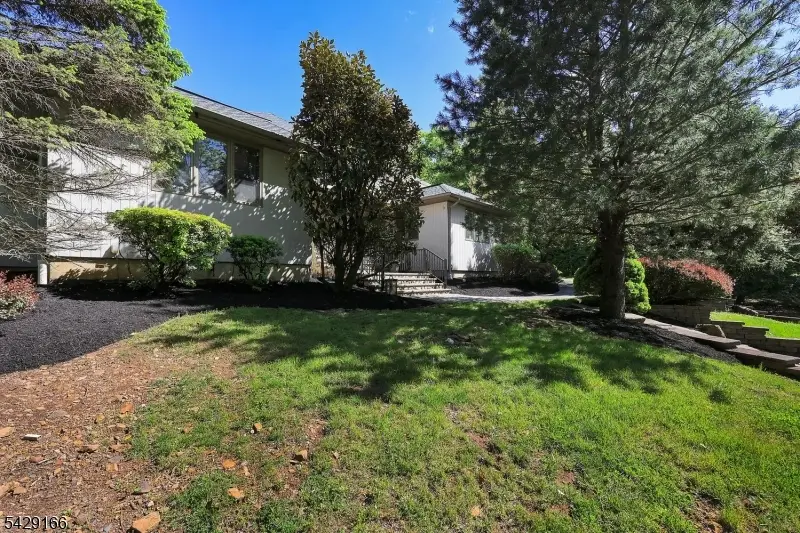 29 Deer Path Cir, Green Brook, NJ 08812 - #2